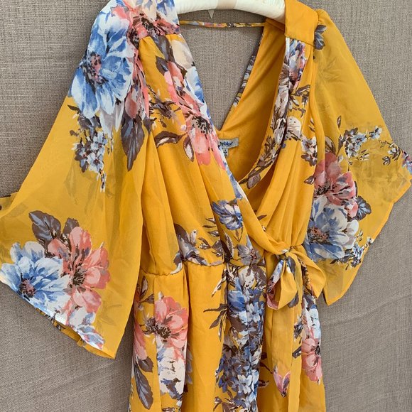 bailey blue Romper with butterfly sleeve - Picture 2 of 11